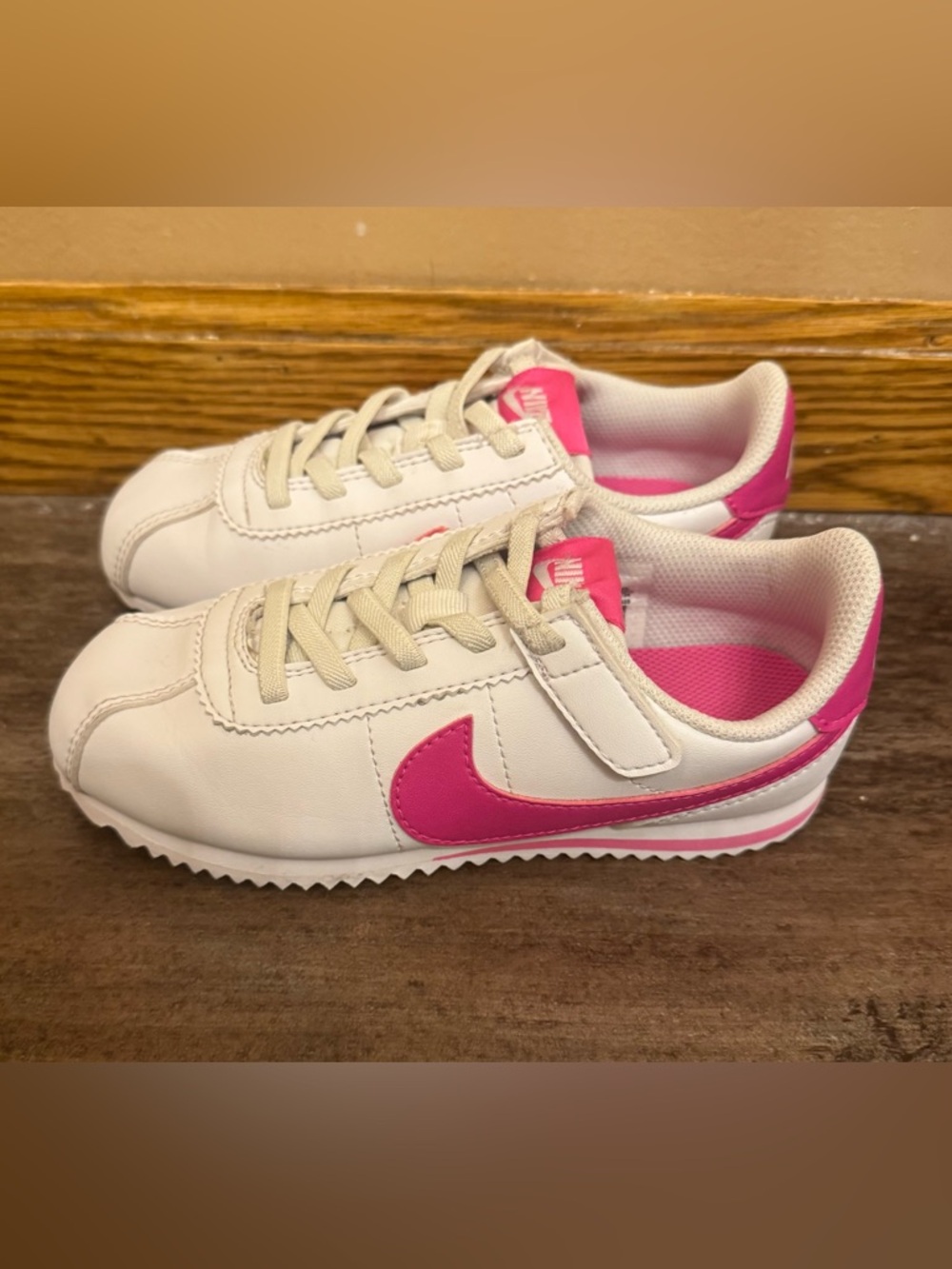 Nike Cortez EasyOn Girls Size 11c Fuchsia And White